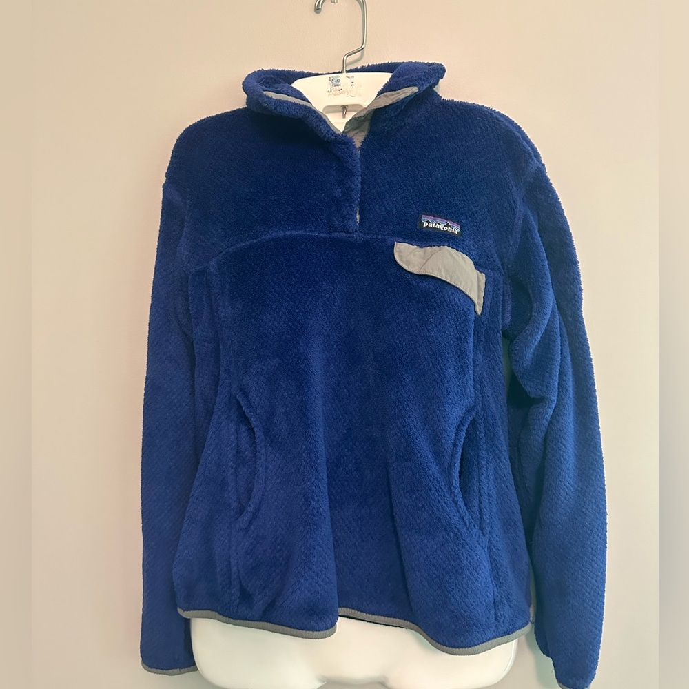 Patagonia women’s size Small pullover